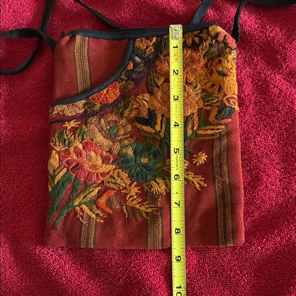 Floral Embroidered Shoulder Bag - Picture 3 of 6